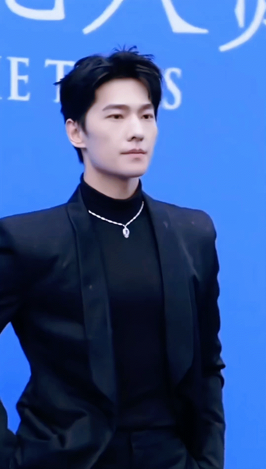 杨洋 慕你一身光影，于我尘世留连。​​​
