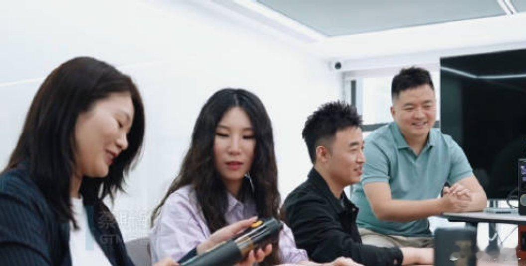 国产螺丝刀成了老外的梦中情刀 国产多功能螺丝刀火爆海外，超高性价比与硬核设计让老