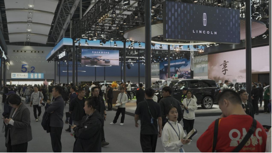 林肯电混家族深耕年轻人市场作为95后，逛广州车展时，林肯电混系列给我留下了不错的