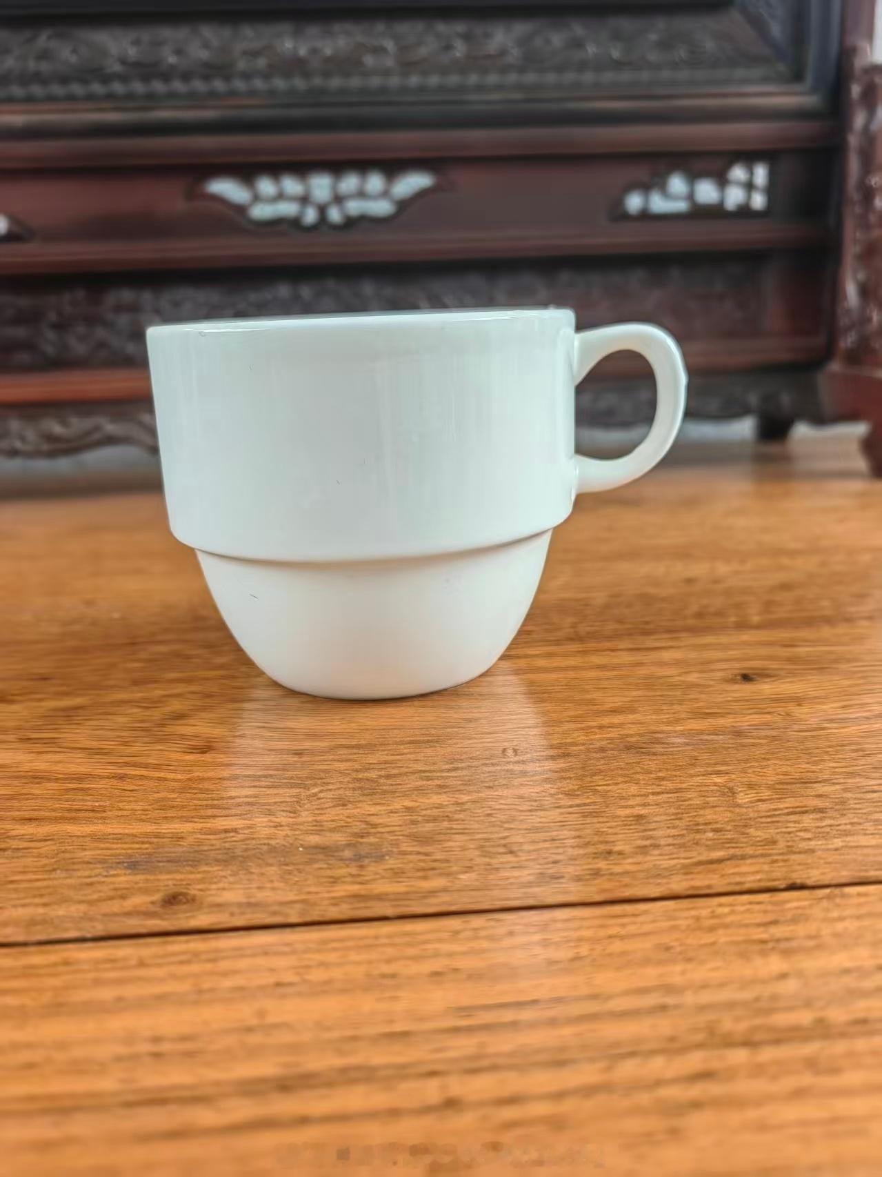 机场大咖啡杯大量出货中，唐山骨瓷批发，礼品瓷定制，唐山绅士虎陶瓷厂 