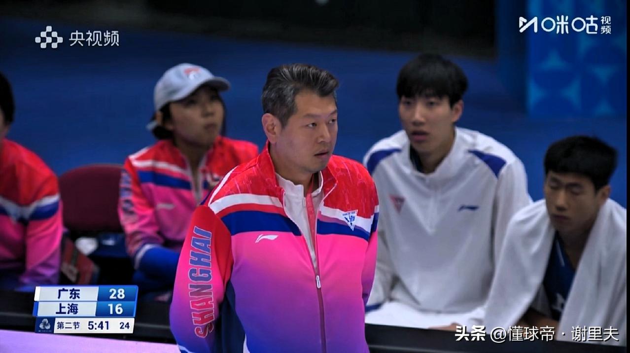 徐昕离开广东宏远后又涨球，杨溢仍是投篮不准，一场半决赛，把上海男篮主帅莫科看愣了