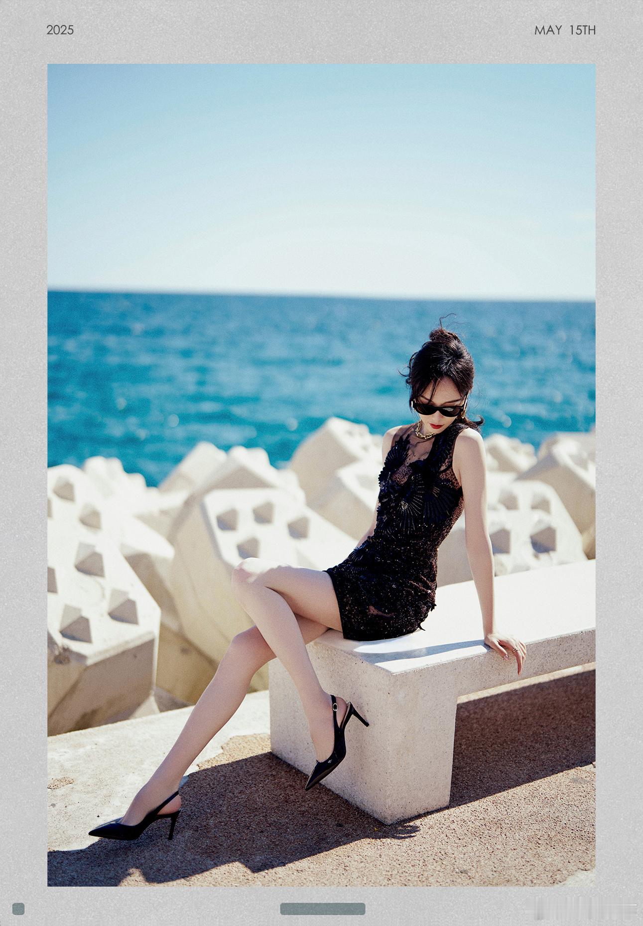 唐嫣夏日滨海明信片💌 ​​​
