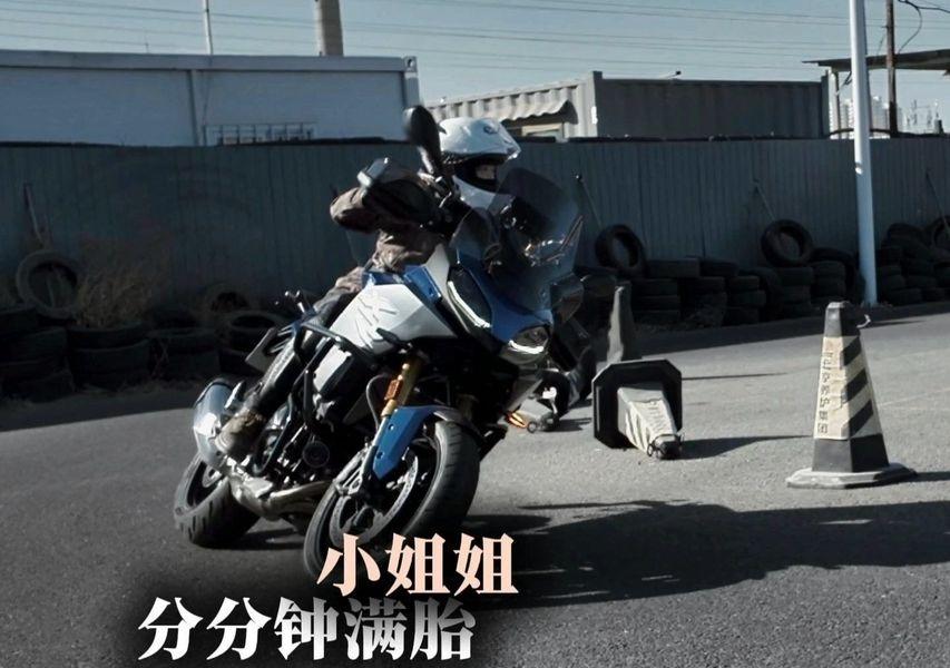 关注我圆你机车梦可以狂飙但不能乱飙安驾培训伯乐骑行摩托安驾女骑