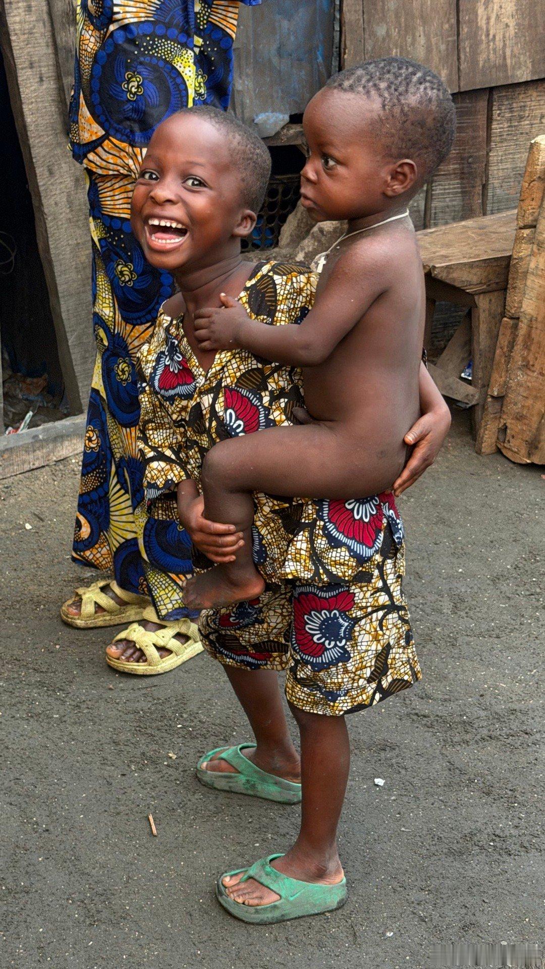 尼日利亚众生相 贫穷落后，热情洋溢，中部的菠萝好吃到天上去了谢田的环球足迹