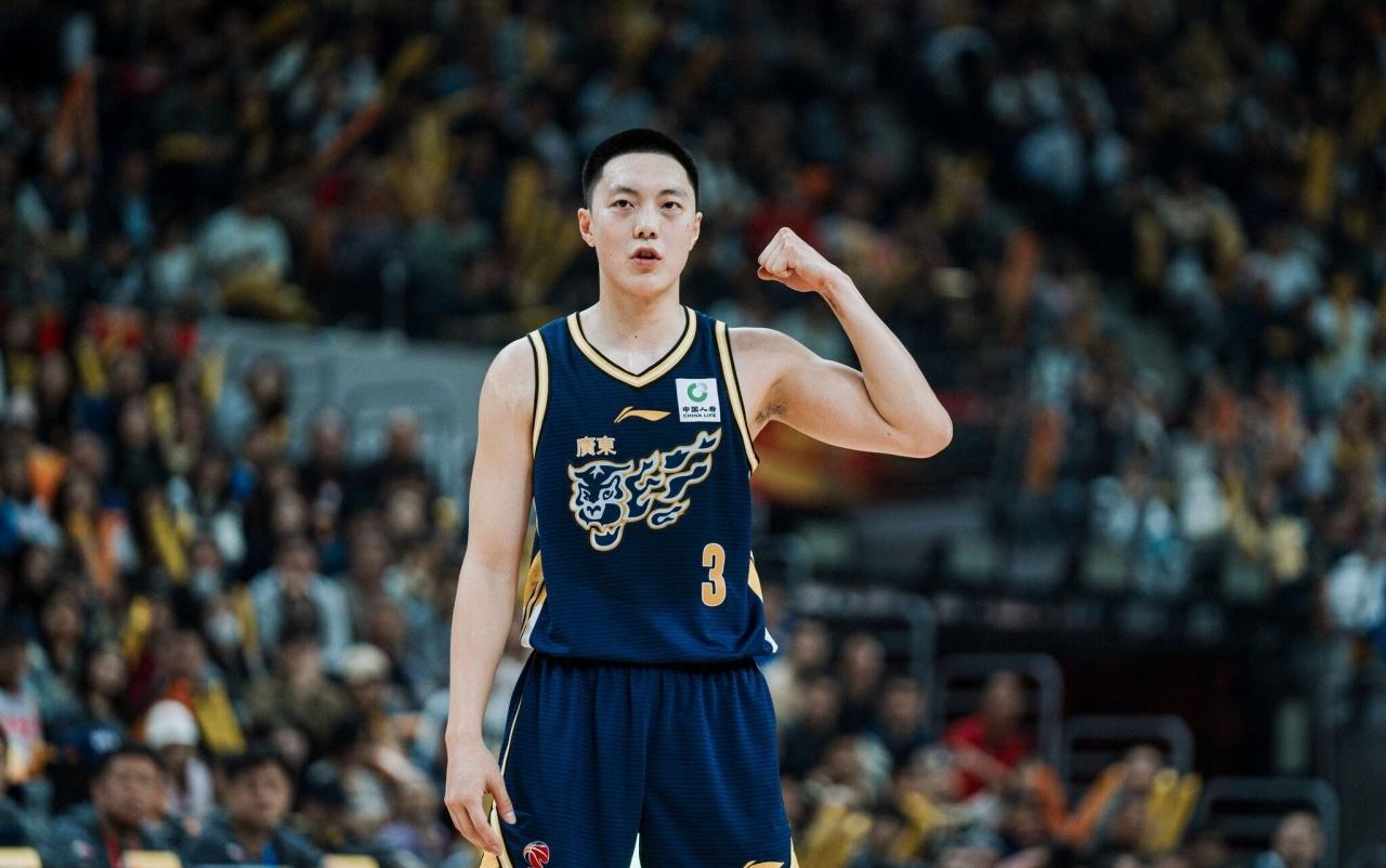 杜锋很生气！胡明轩对阵最弱的四川仅得到三分！

虽然广东男篮大胜了四川男篮42分