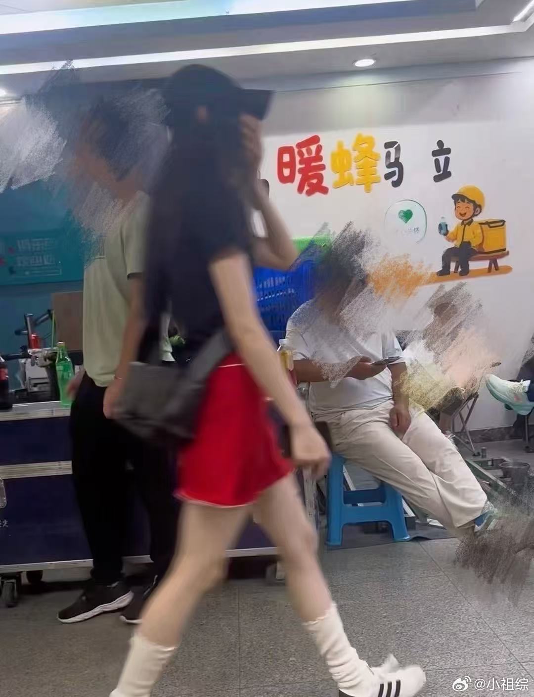 偶遇刘浩存拍完戏下班偶遇刘浩存拍完戏下班！深圳偶遇刘浩存拍完戏下班