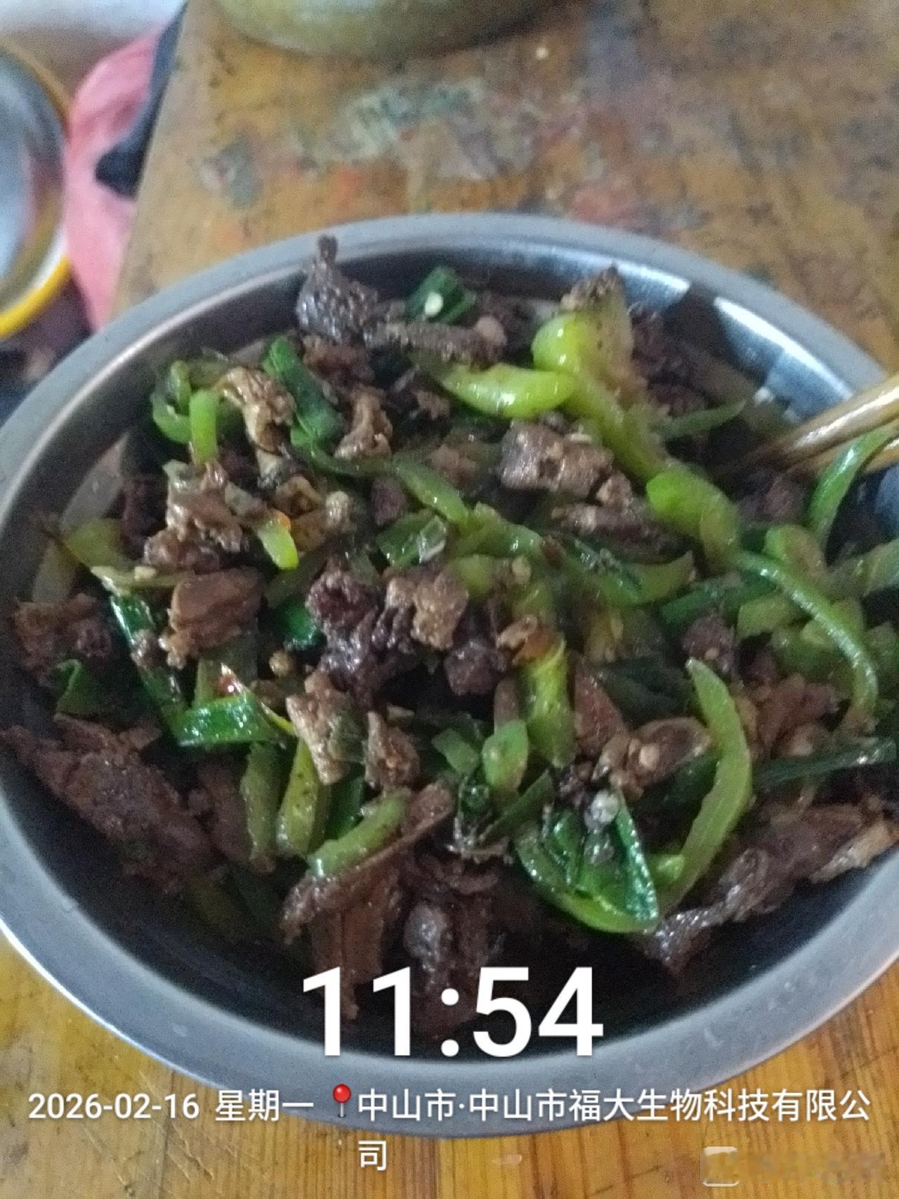 今天上午，把朋友放我这里养的另外两只鸡也全部杀掉了，内脏叫她拿不回去，她说不要，