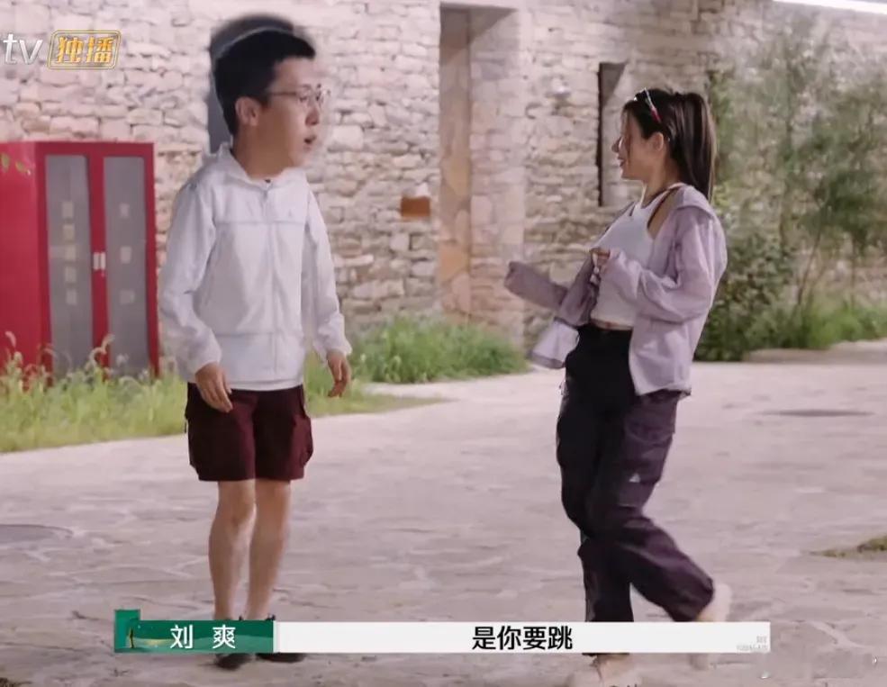 《再见爱人4》被质疑有剧本，节目中嘉宾的表现和情节发展引发网友反感，认为节目利用