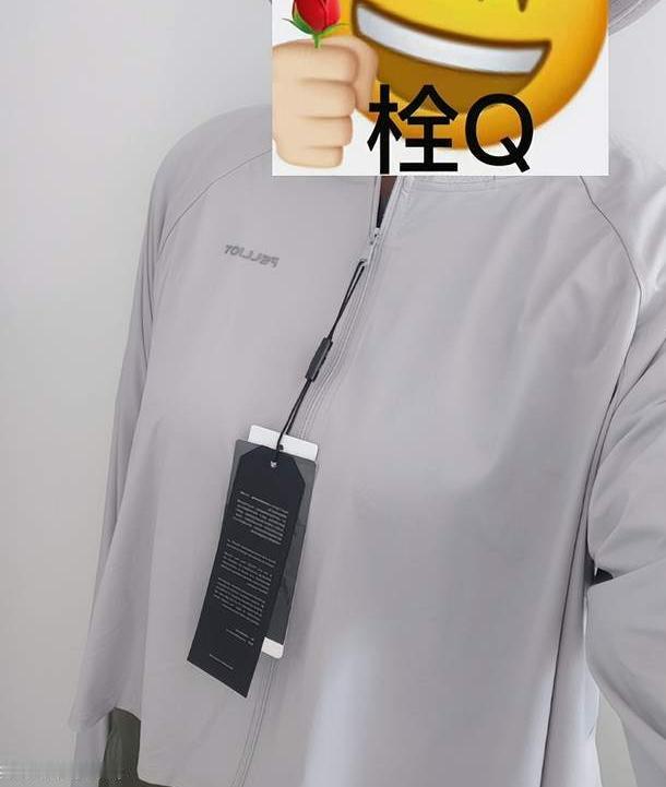 比如上个月在唯品会买的卡洛驰洞洞鞋，以前欣赏不来，觉得这种鞋子好难看，结果今年特