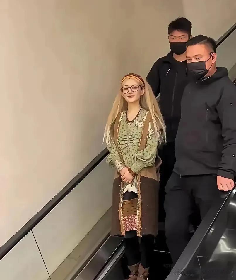 这是赵丽颖吗？我竟然都没认出来 ​​​