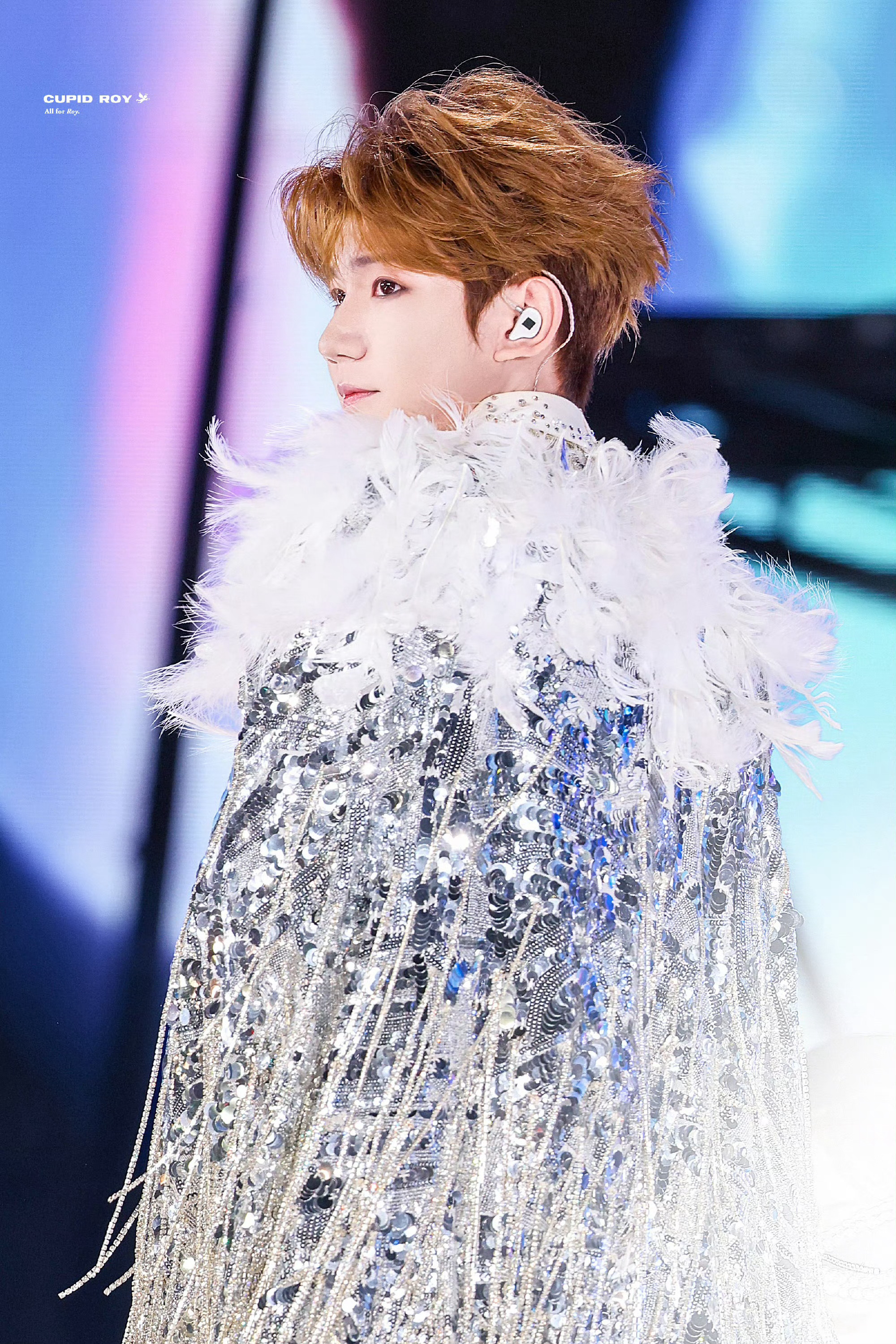 风给王源绑上了最完美的绿色蝴蝶结王源绿色眼带 王源 
