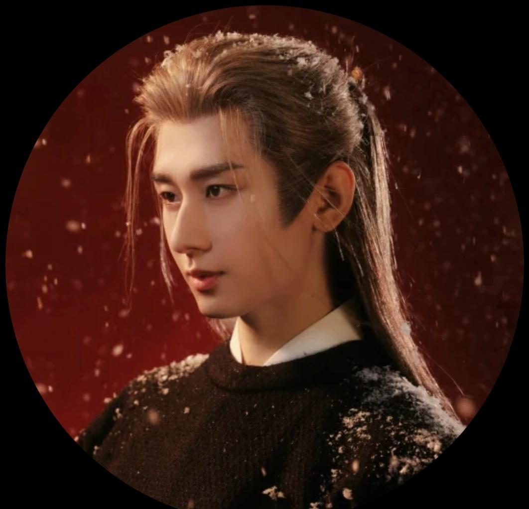 谢淮安携血海深仇入局，以智计拆解困局。@成毅 精准拿捏谢淮安的狠厉与赤诚，且看他