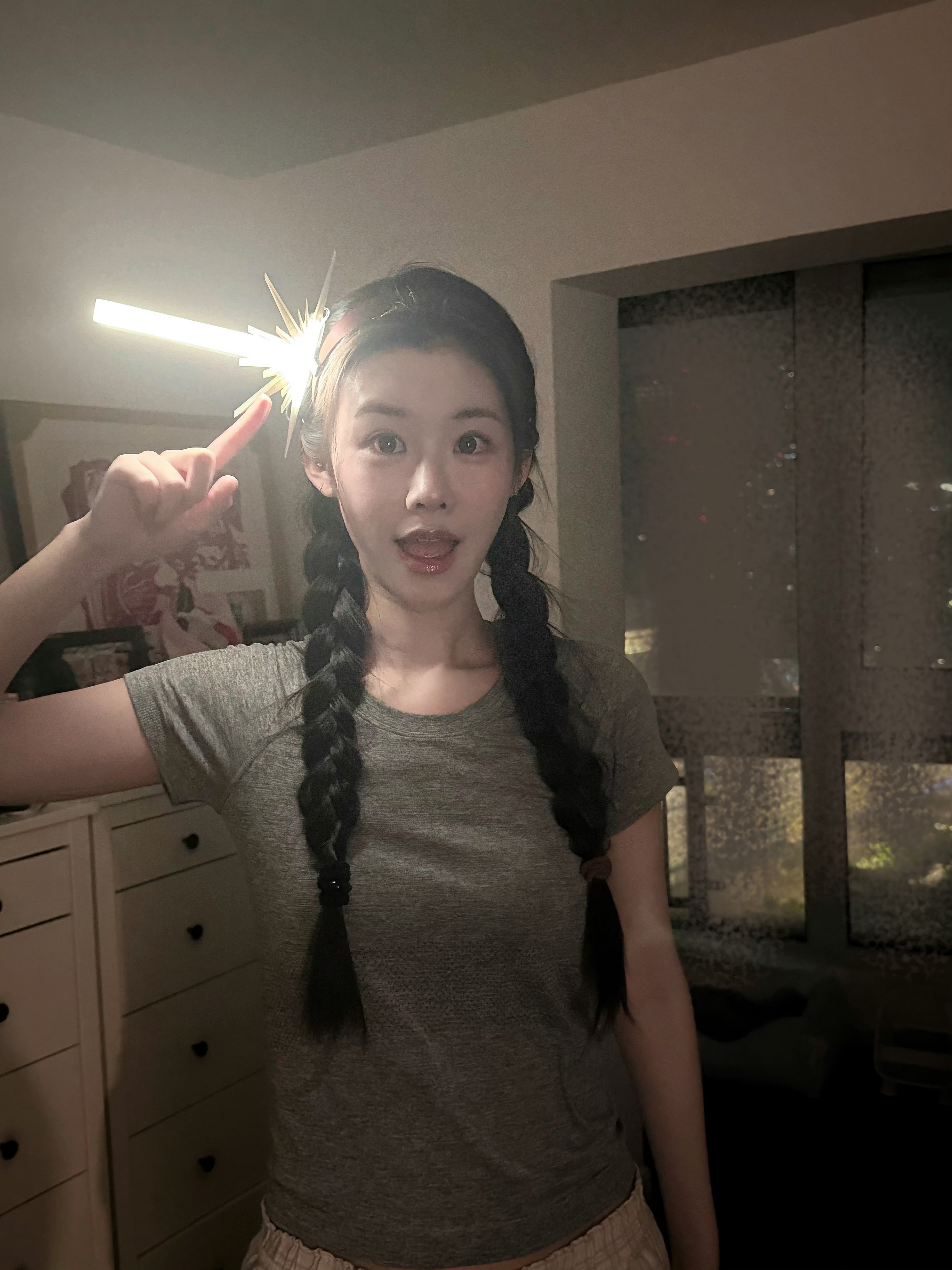 这种有啥好热搜的？不是以万和亿为单位的有必要报道吗？看网友说可能是旧公司实在扒不