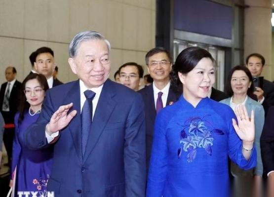 摊牌了！苏林前脚刚登上回国的火车，后脚中越联合声明就砸下来，铁路、矿产、核安全、