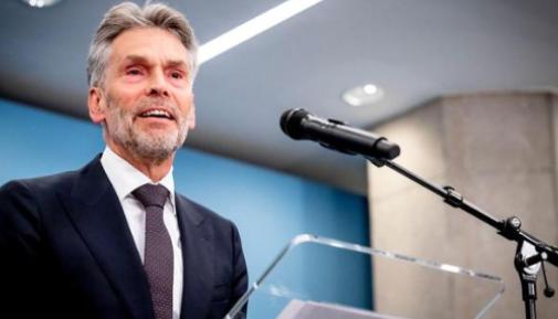 都以为稀土管制能按住荷兰，没想到人家反手就把中低端DUV光刻机也禁了，连老设备维