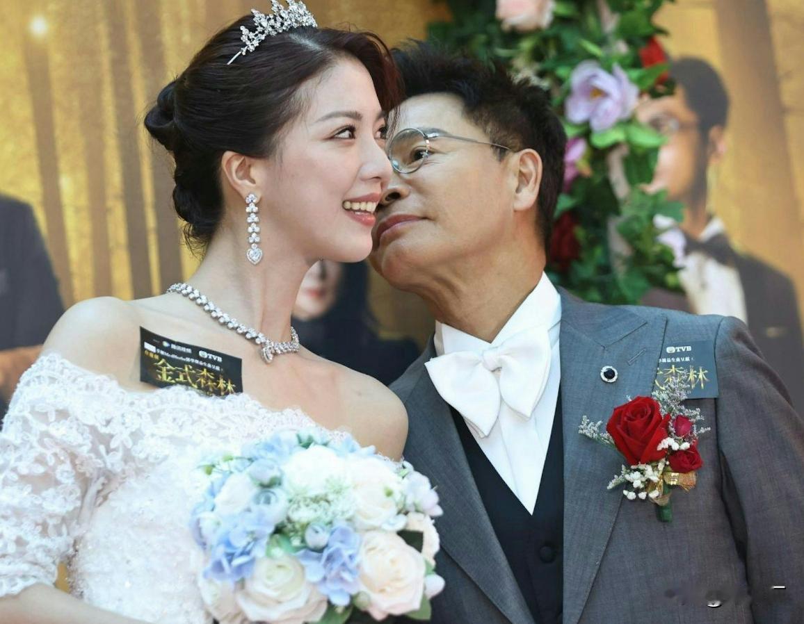 咱就是说这戏里戏外也太甜了吧！陈晓华和郭晋安演完忘年恋竟然被拍到万圣节活动后单独