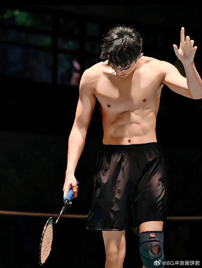 吴磊的双喉结 吴磊的骨相有多绝？双喉结就是最好的证明！一个显利落，一个添性感，这