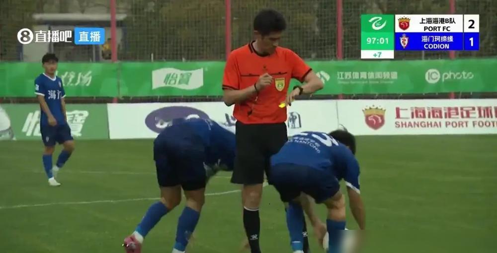 主席台上喊着“2026冲超”，球迷却在台下骂：这踢得跟隔壁海门队有啥区别？
球