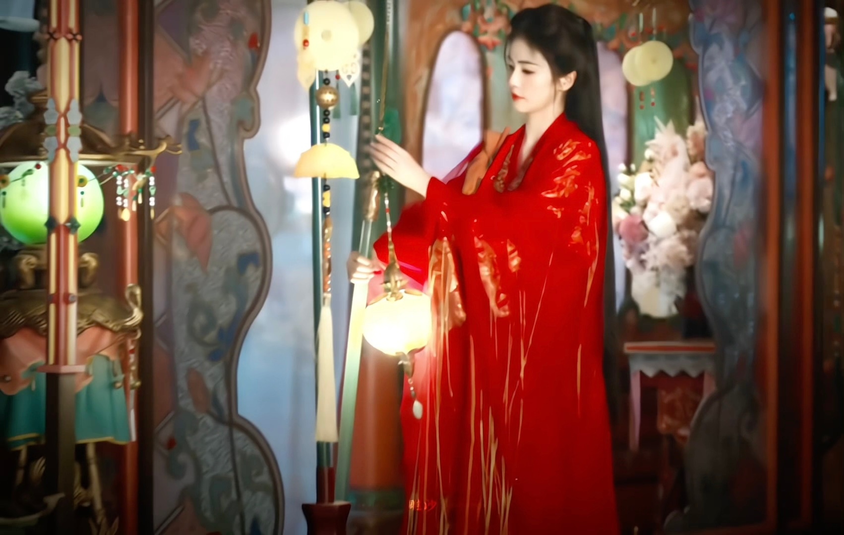 喜欢李青月红衣提灯这个造型 置景也好看临江仙 ​​​
