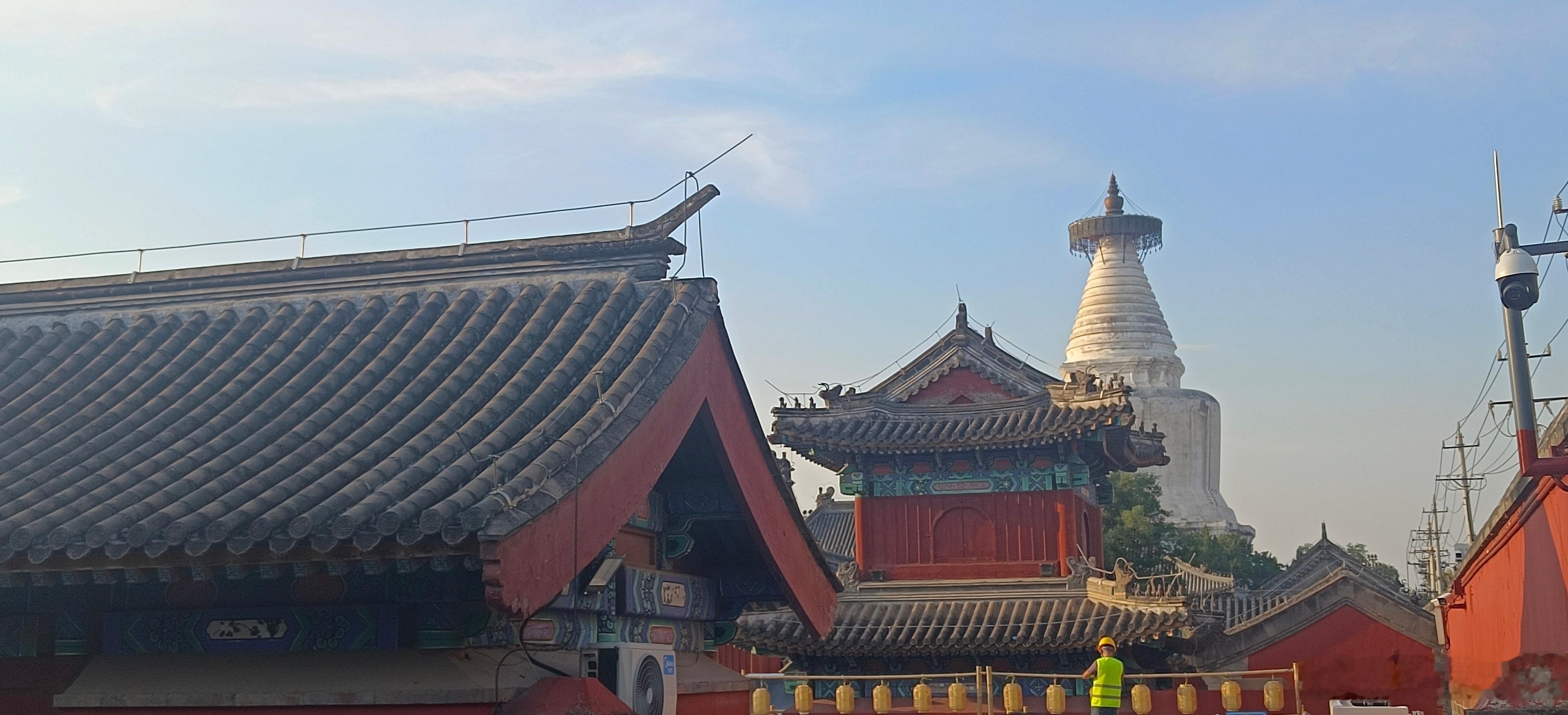 北京的秋天 白塔周边开发得和上海田子坊一样。 ​​​