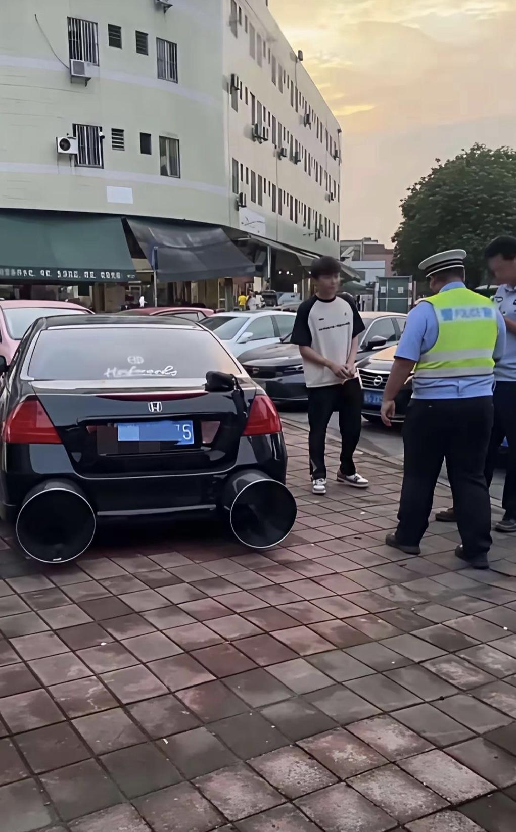 P图都不敢这么P，居然敢这么改[泪奔][泪奔]