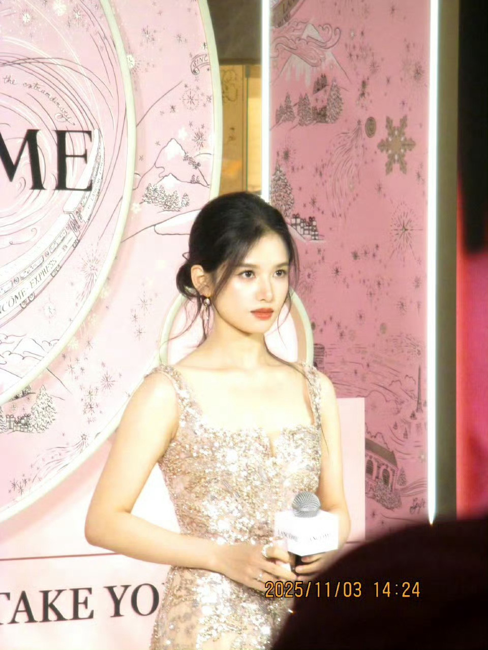 张婧仪 我头很大 我们宝宝是真的好漂亮[泪] 头包脸！头骨饱满天然高颅顶 ​​​