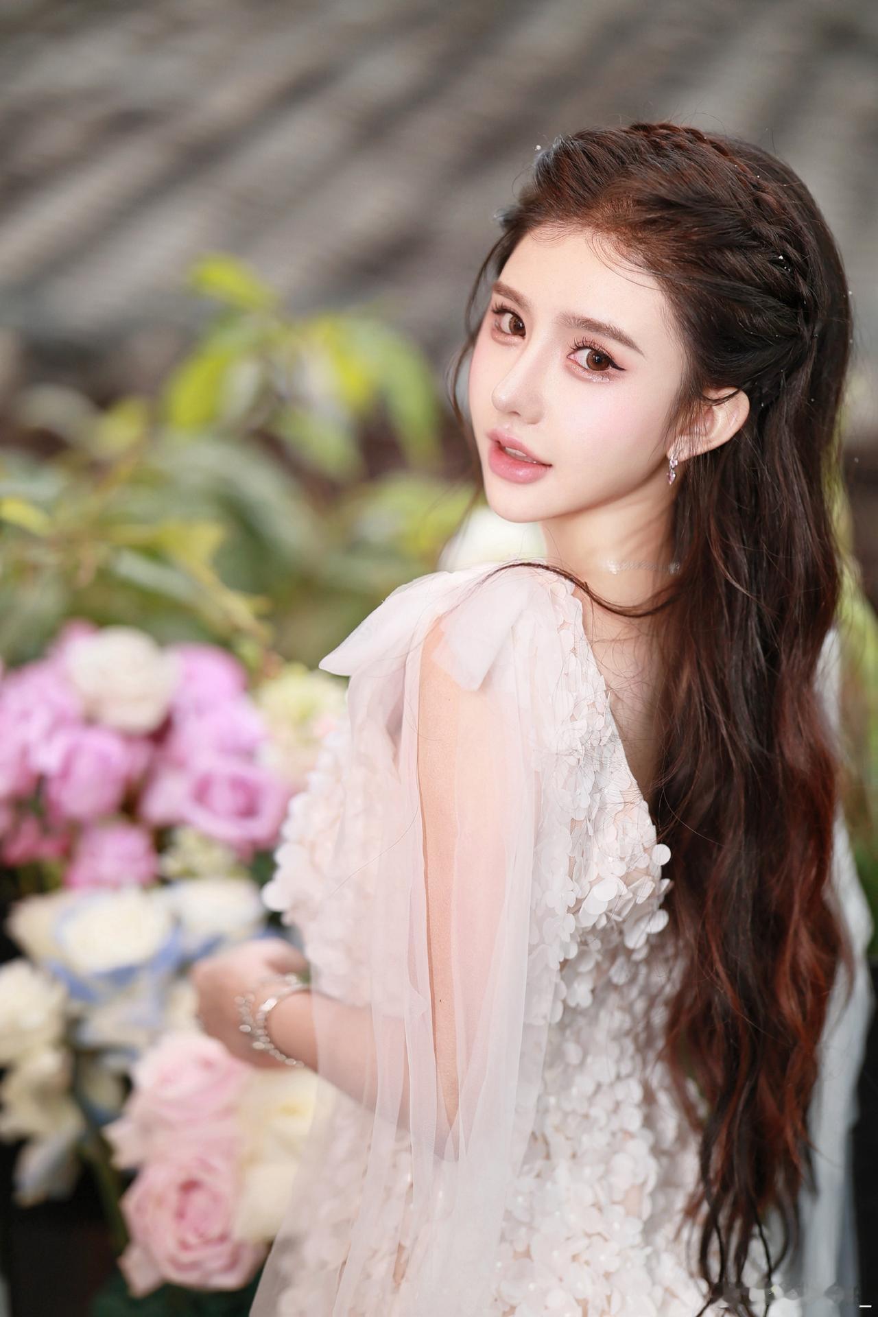 今年冬天的不同美女穿搭写真