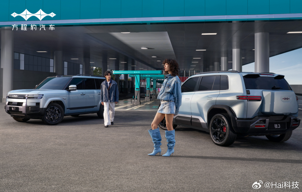 方程豹的钛系列备受年轻人的喜欢，一个梦想“大玩具”，一个是科技大空间SUV，在比