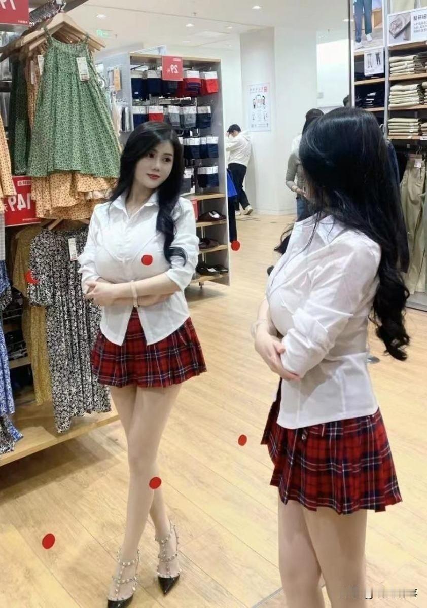 服装店内，镜子映照出完整的穿搭模样。简约白衬衫利落修身，勾勒柔和线条，搭配经典红