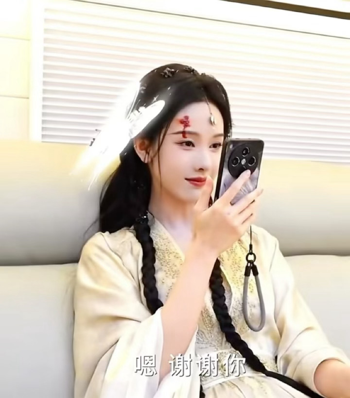 陈都灵只是一只会萌萌地说谢谢你的小兔🐰 ​​​