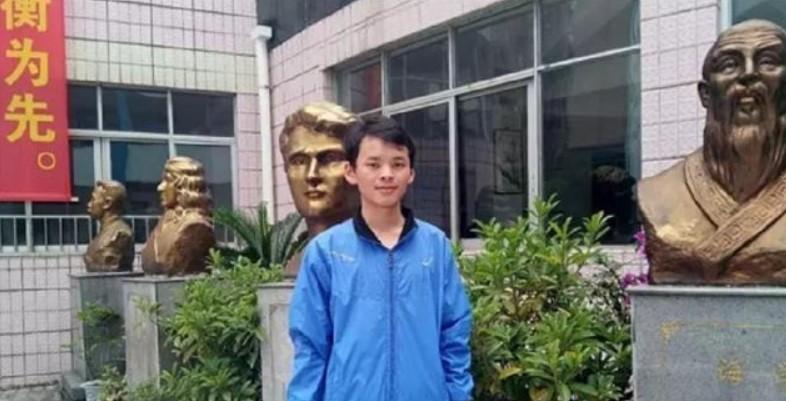 2020年贵州山区寒门学子苏济坤，以707分排名全省第5名，被北京大学录取。他的