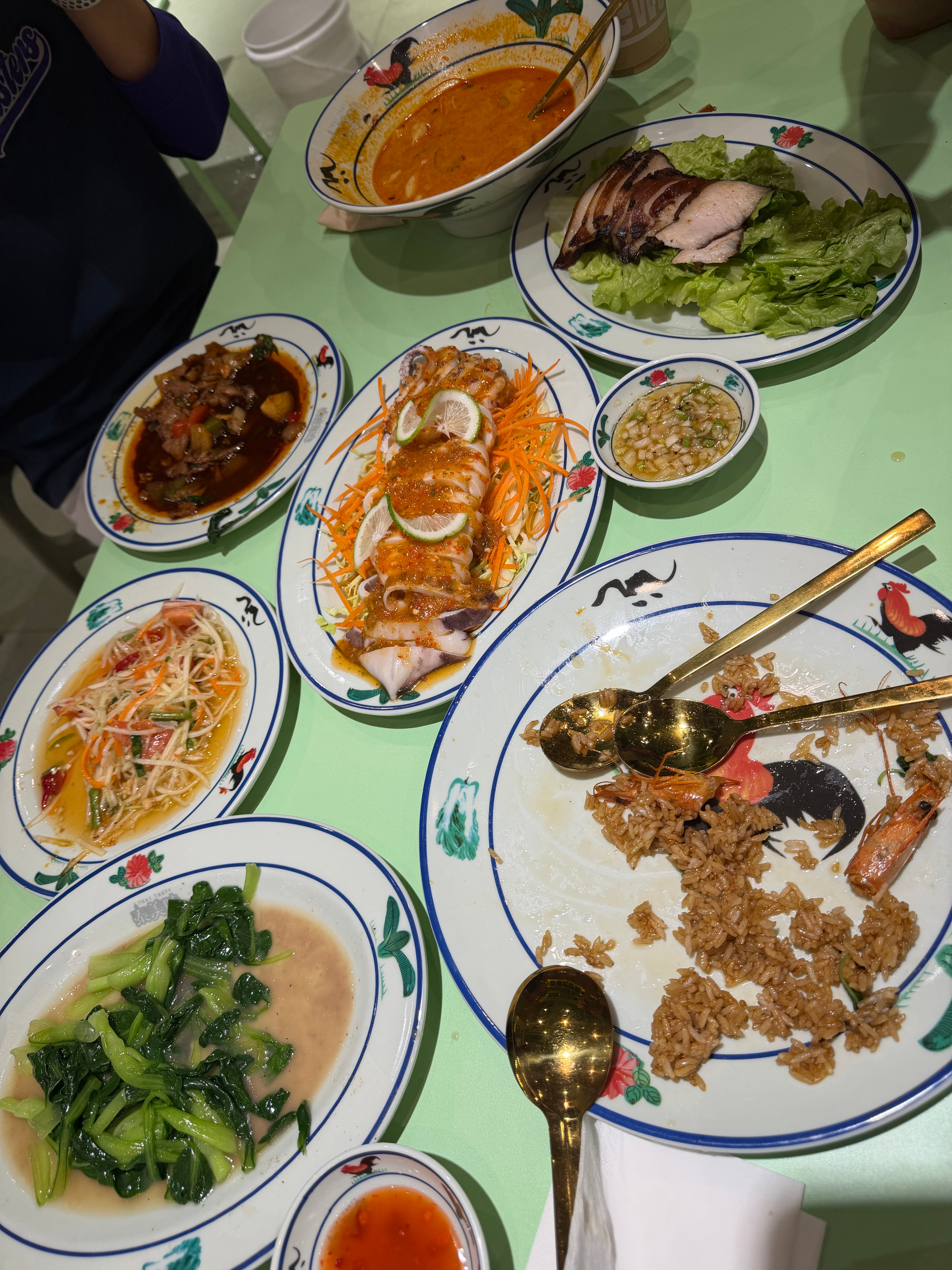 来上海杨浦区，第一顿饭 6 菜一汤，200 块