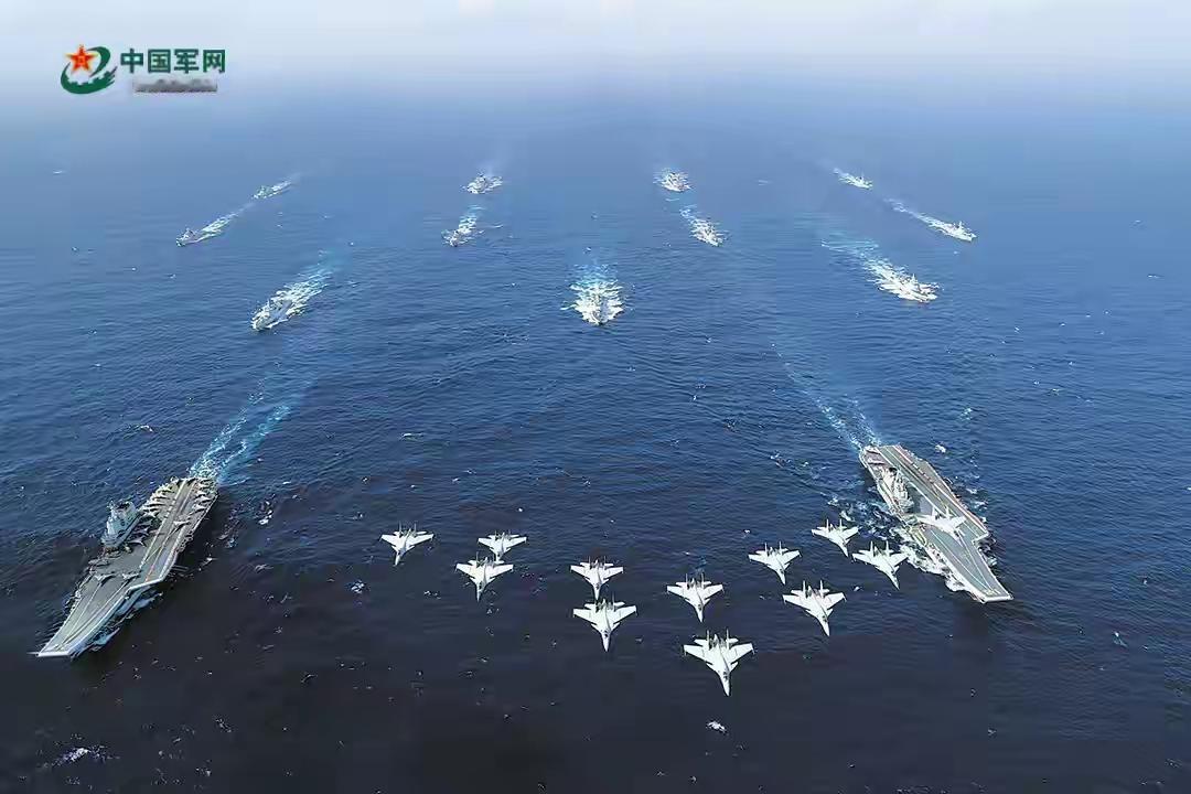 一、航母真正的核心战斗力

 1. 自带一座移动空军基地
陆地战机有航程限制，飞