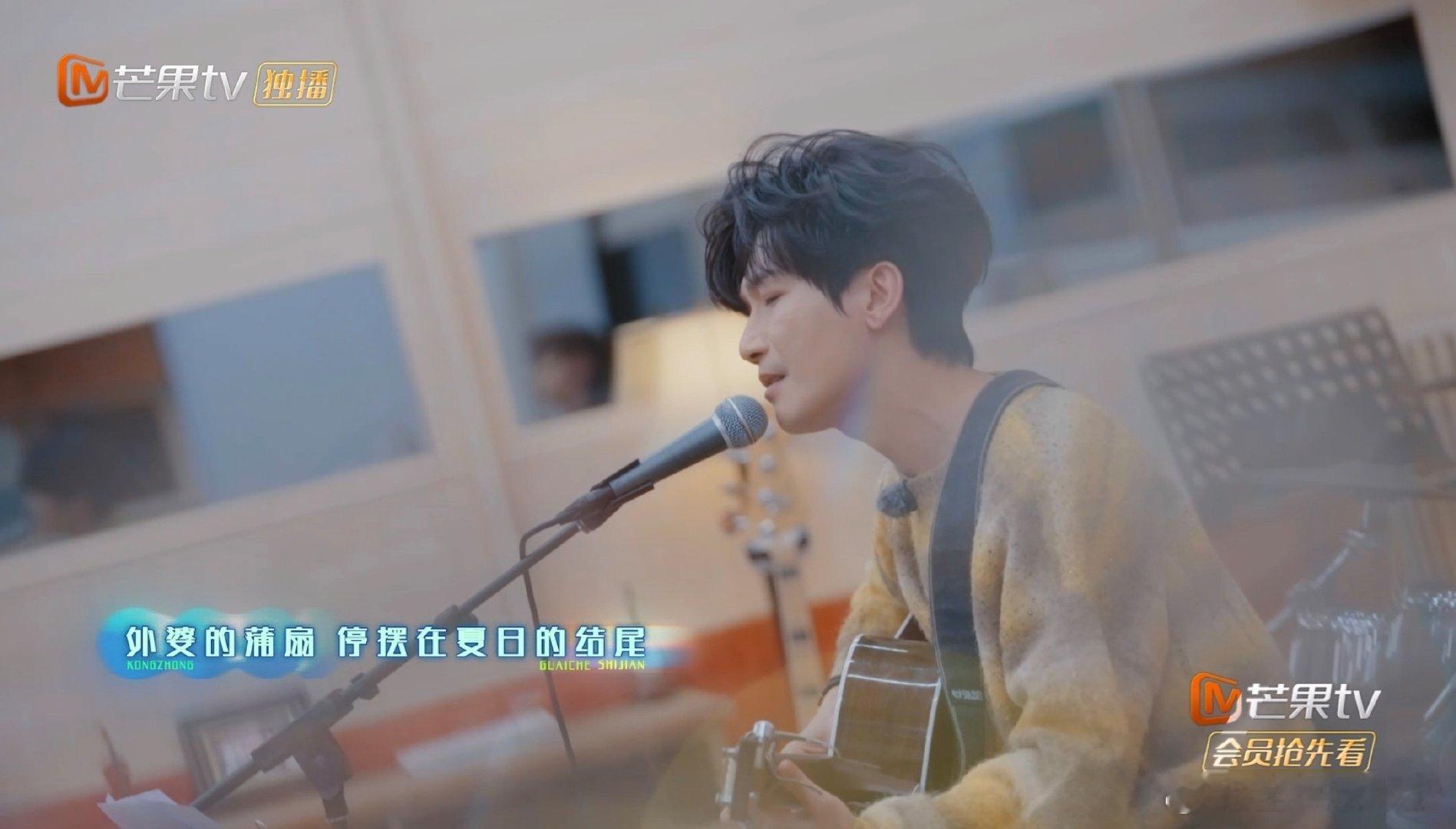 陈楚生空中怪车事件首唱快乐老友记快乐老友记给你拜大年 《快乐老友记》里，生哥首唱