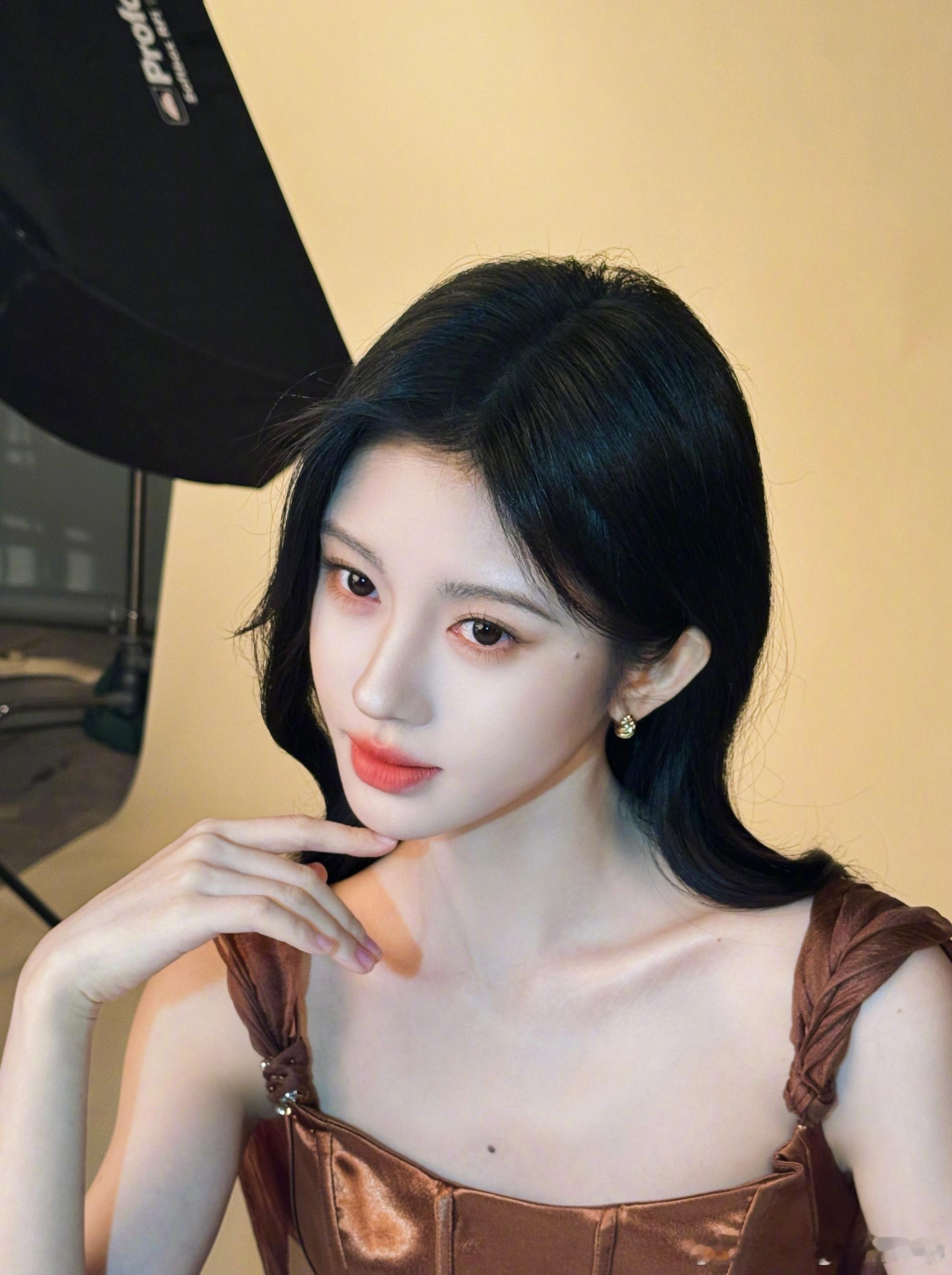 鞠婧祎[超话]   jjy鞠婧祎苏绿夏 jjy鞠婧祎万花世界 一路走来见过你受过