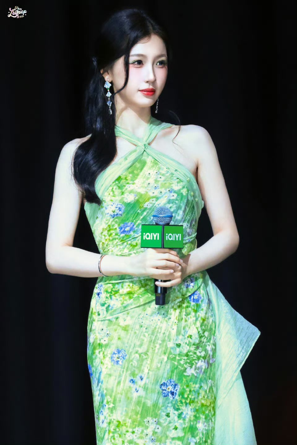 虞书欣这套好看一些 