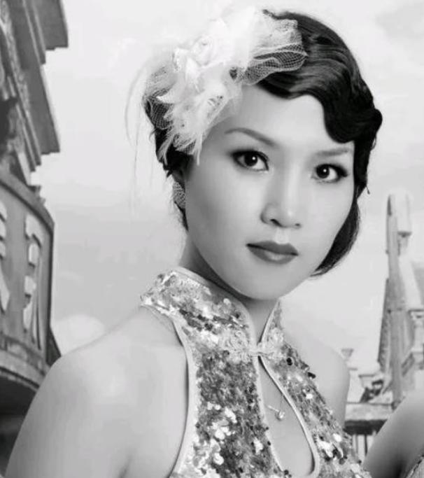 顾祝同执行军务，路过家乡，想起结发妻子，于是回家去看望，谁知进门见妻子肚皮鼓了，