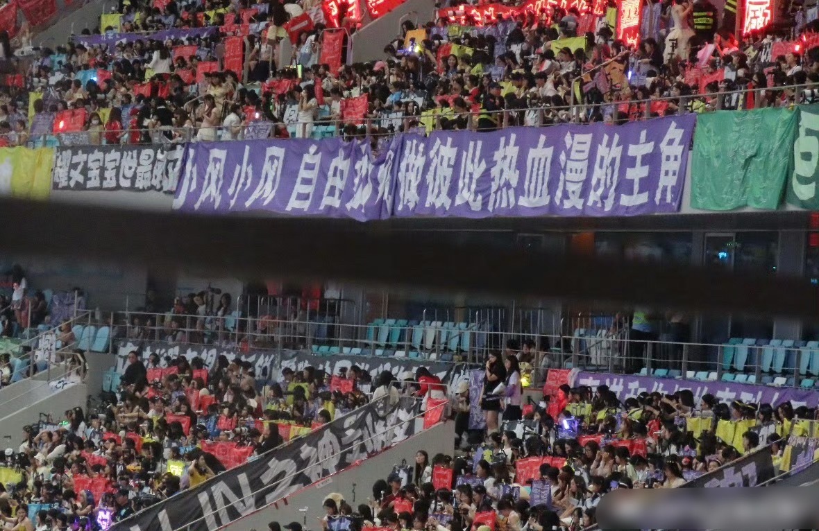 马嘉祺最长的灯牌跨了四个区 马嘉祺让我见到了最长的灯牌建议申请吉尼斯纪录马嘉祺