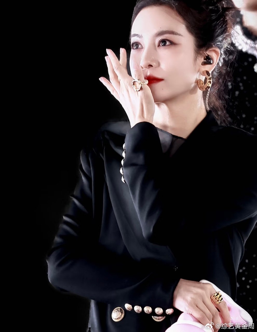 李晟 性感大拉丁披哥这次玩大了！李晟“性感大拉丁”一出，粉丝已经疯狂，边唱边跳的
