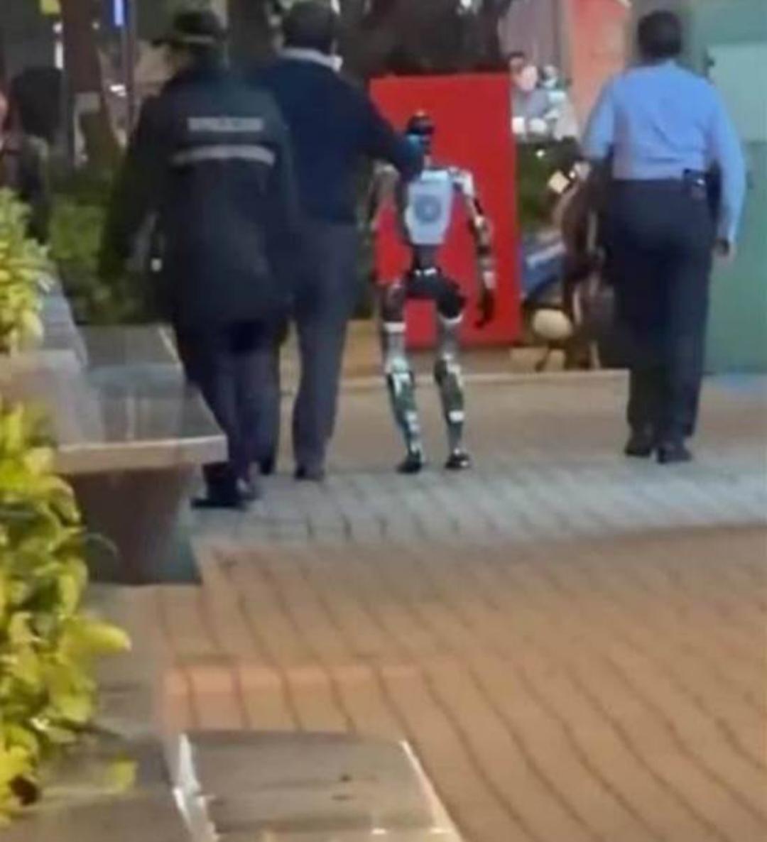 近日，澳门发生了一起引人注目的“人机冲突”事件，有人认为这是全球首例机器人被警方