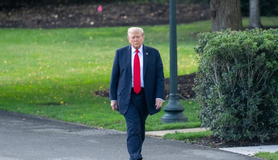 随着伊朗的战事不顺，特朗普团队里的“强硬派”，正一个个被当成弃子！
 
这不就在