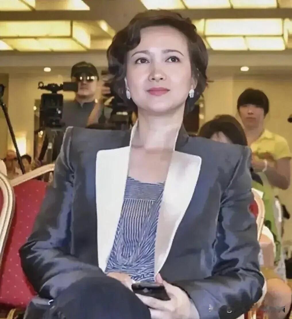 好羡慕她长着精致的脸蛋，都是60多岁的人还那么美，没有医美的痕迹，不愧是演过四大