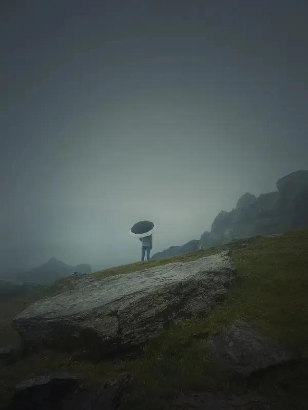 清风送爽中秋夜、
天涯江海静明月、
风情水染景丰韵、
落叶灌木盛满地、
雁归浩野