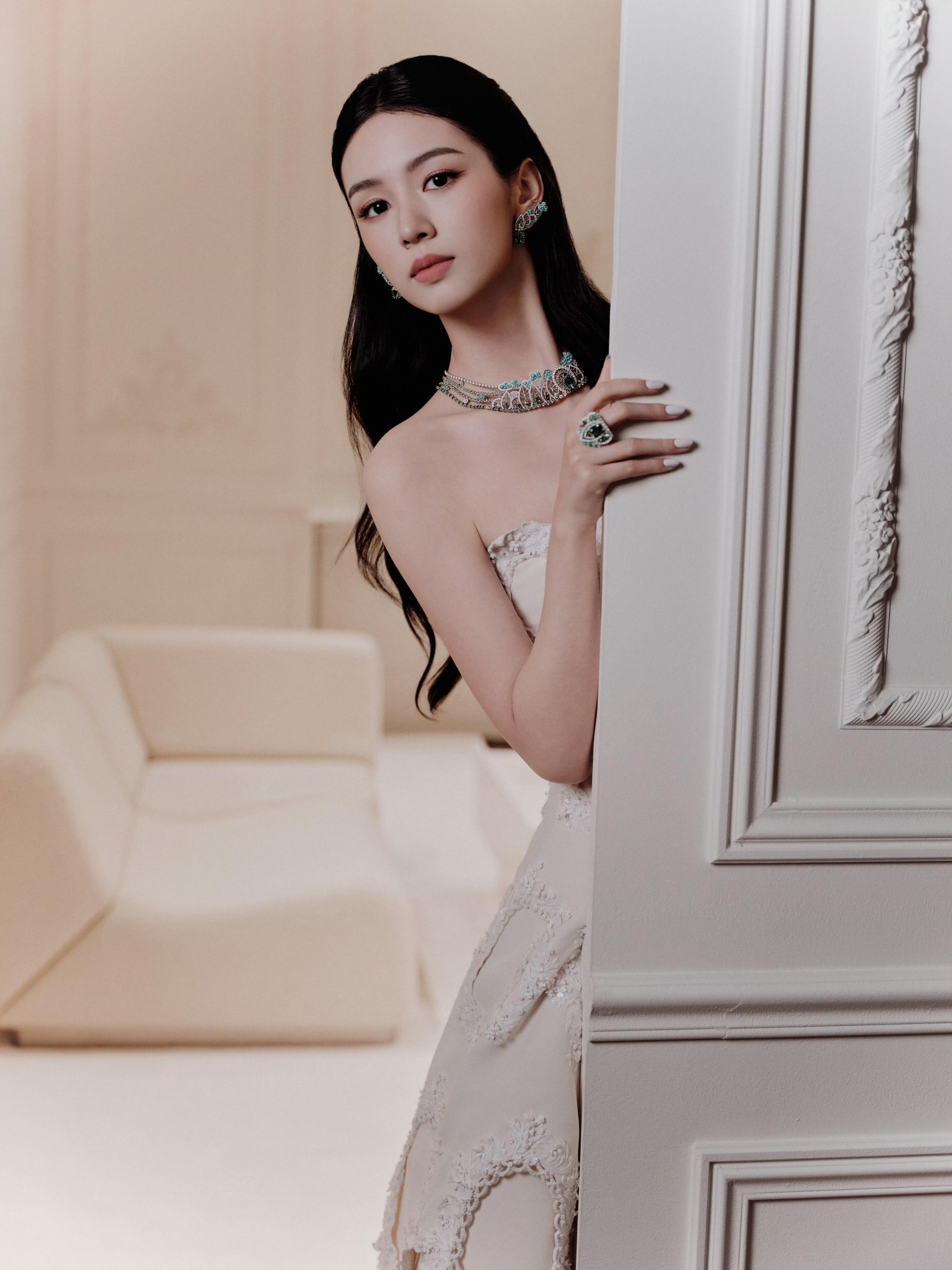 周也王亚飞给周也化的贵气千金妆 尊嘟好美，贵气感十足 ！！ 都去看也子新剧啊 