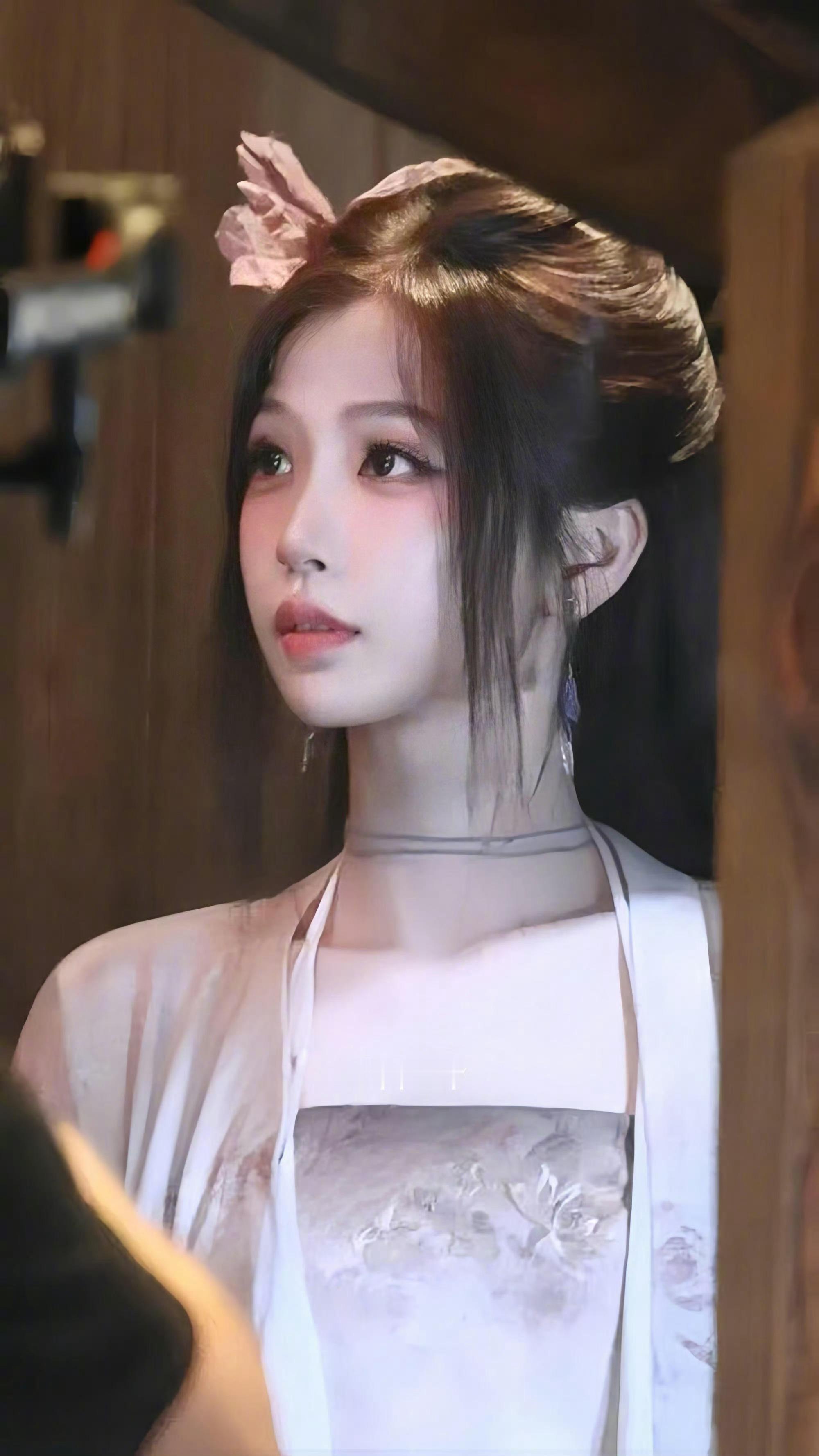 虞书欣侯明昊城墙门壁咚路透太美了我宝宝…… ​​​