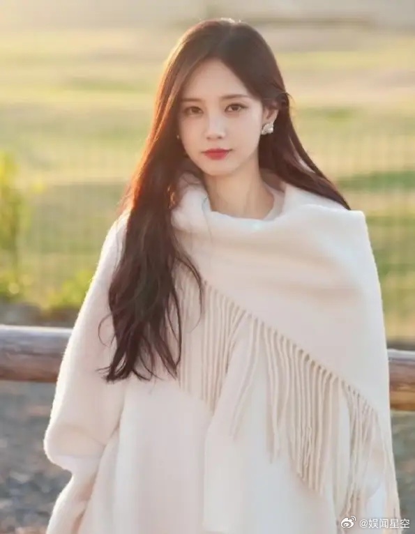 李一桐即将无缝进组李一桐的《美人余》刚刚官宣杀青，下个月即将进组《金枝》，搭档陈