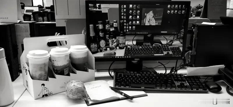 2025年7月的深夜3点23分，26岁建筑设计师冯宇浪给新婚妻子发了“晚安，老婆