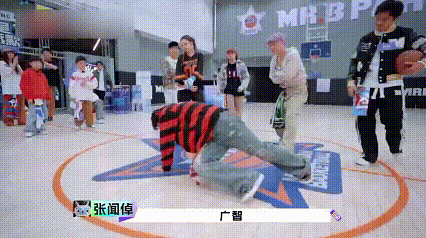 何广智一期做了六次地板动作 谁能想到有一天竟然能够在街舞圈看到咱们的何广智了呀哈