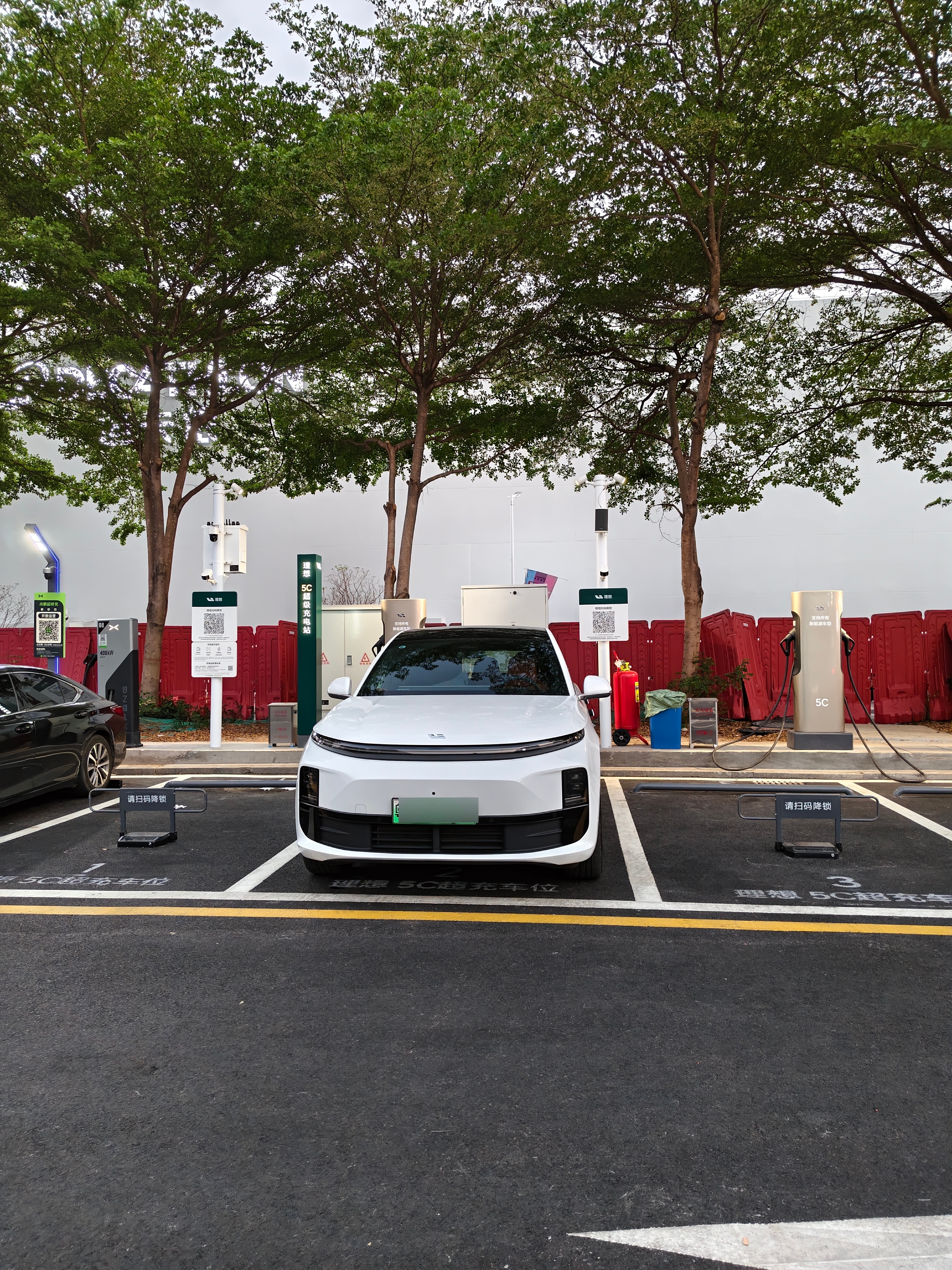 热知识：理想5C双枪超冲是可以充理想增程车的