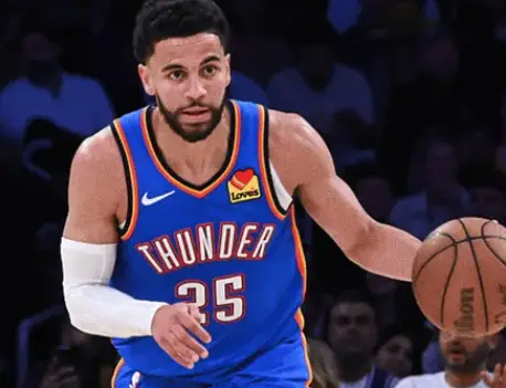 NBA季后赛，雷霆131-108大胜湖人，系列赛大比分3-0领先湖人。雷霆球员阿